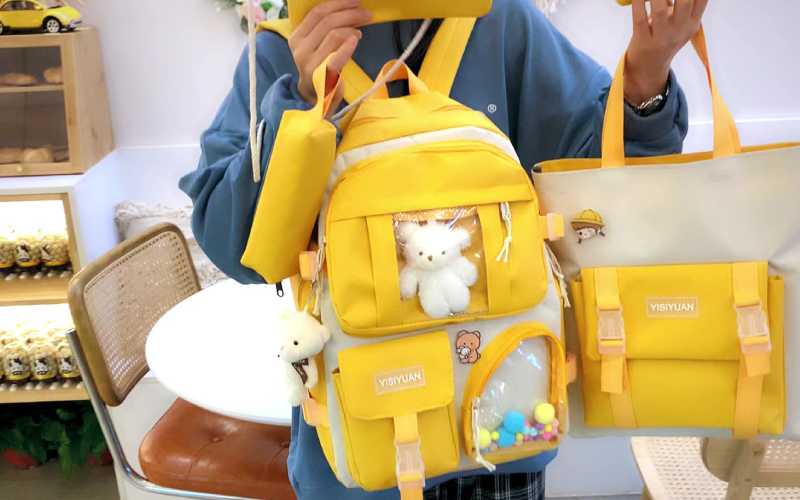 خرید کیف مدرسه دخترانه در مشهد به صورت رایگان در خراسان